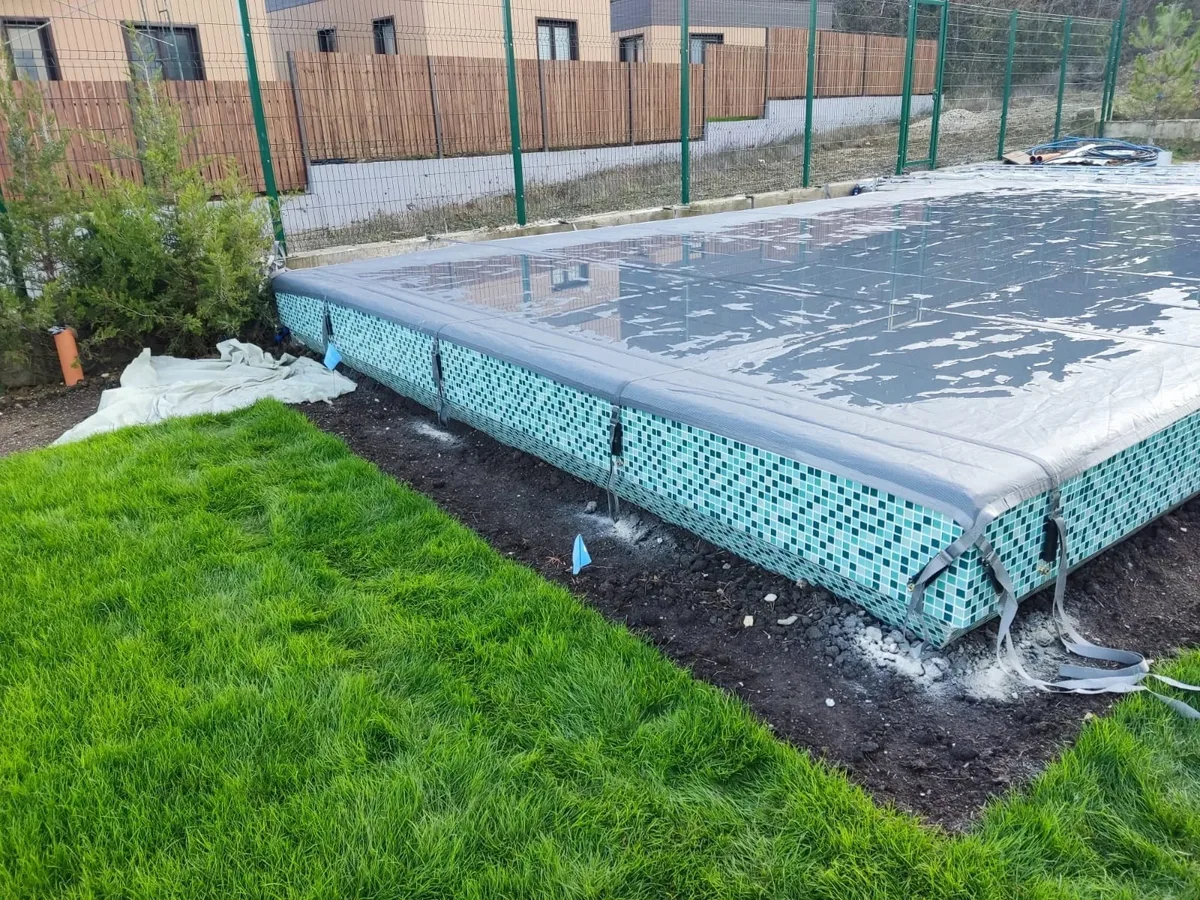 Батутное покрывало на бассейне в Сосновом Боре